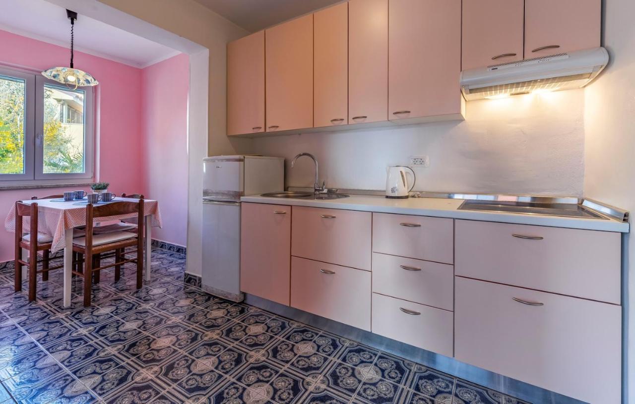 Apartments Pimpinella Premantura Exterior photo