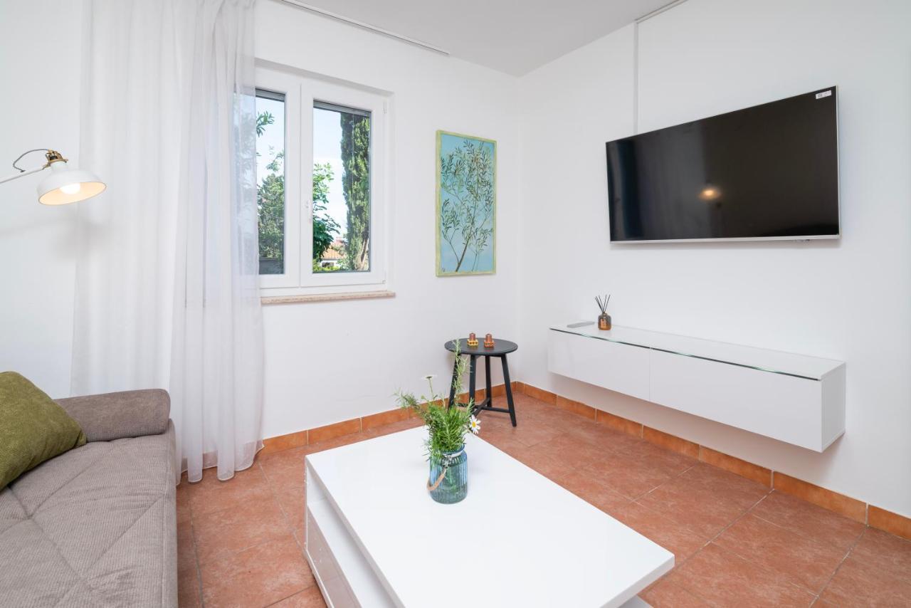 Apartments Pimpinella Premantura Exterior photo
